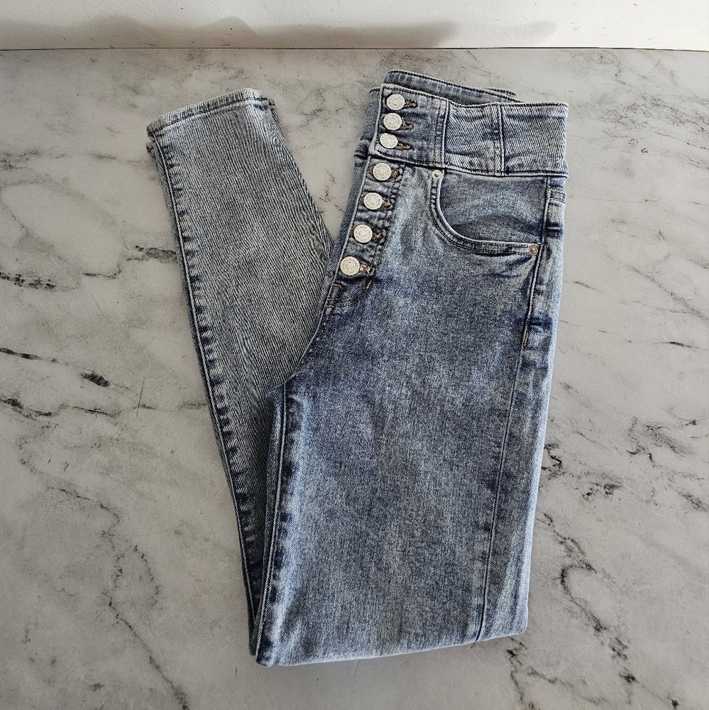 Veronica Beard Light Blue High-Rise Button-Front Jeans